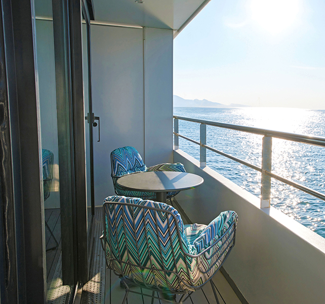 Emerald Yacht Deluxe Balcony Suite