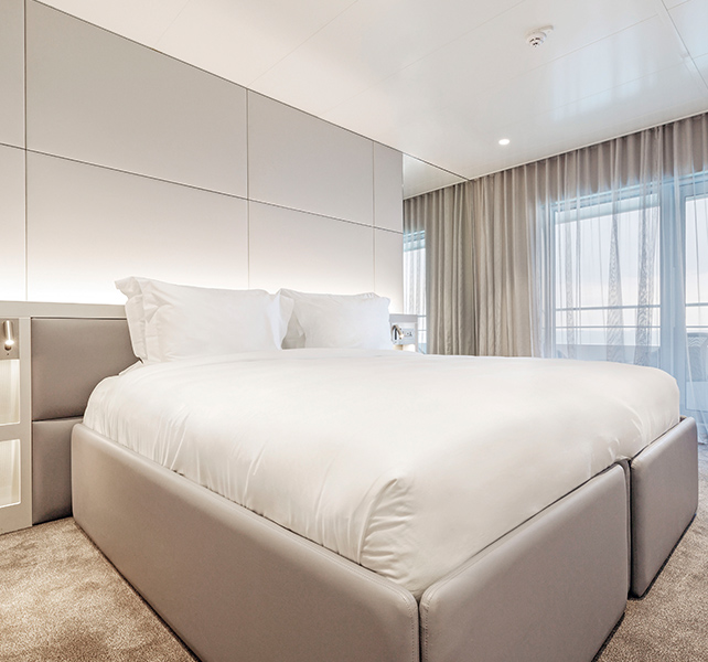 Emerald Yacht Balcony Suite